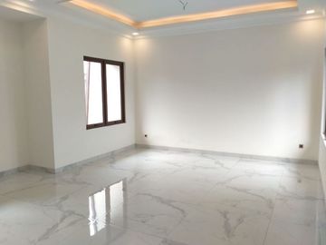 Town House di Pasar Minggu dengan Taman & Semi Furnished HSE-A0402