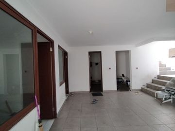 Town House di Pasar Minggu dengan Taman & Semi Furnished HSE-A0402