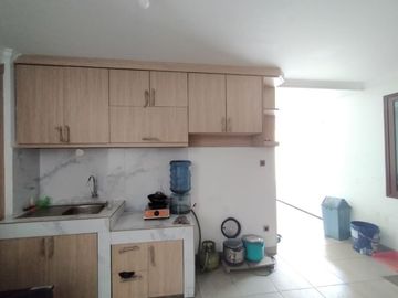 Town House di Pasar Minggu dengan Taman & Semi Furnished HSE-A0402