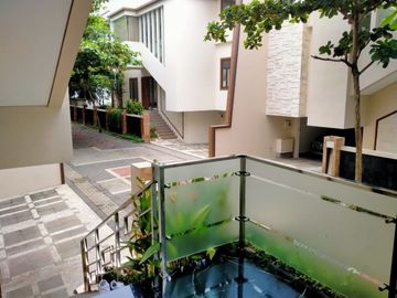 Town House di Pasar Minggu dengan Taman & Semi Furnished HSE-A0402