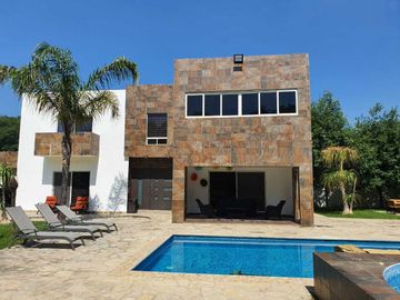 VENTA DE QUINTA AMUEBLADA  MIL ENCINOS MONTEMORELOS NL CARRETERA NACIONAL