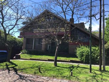 Casa en venta en San Isidro -  Santa Rita 3 dorm jardín pileta