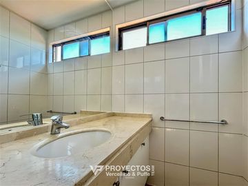 Casa en venta de 4 dorm. en Las Condes