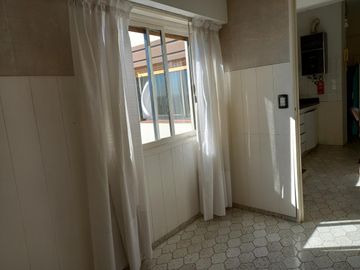 Gran Departamento de 3 ambientes con dependencias. Super cómodo !!- Quilmes