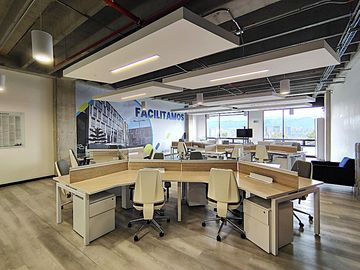 oficina en arriendo en puerta de teja. Cod A1105136