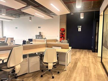 oficina en arriendo en puerta de teja. Cod A1105136