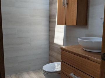 Vendo Linda casa 3 dorm, amplio jardín 182m2, estilo rústico, Tumbaco,Santa Rosa