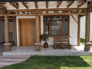 Vendo Linda casa 3 dorm, amplio jardín 182m2, estilo rústico, Tumbaco,Santa Rosa