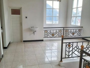 Rumah hook 2 lantai baru renovasi Pantai Mentari Carport 1 mobil umsse
