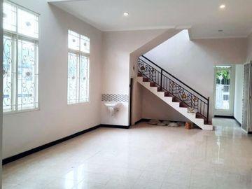 Rumah hook 2 lantai baru renovasi Pantai Mentari Carport 1 mobil umsse