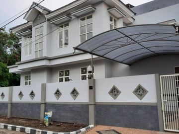 Rumah hook 2 lantai baru renovasi Pantai Mentari Carport 1 mobil umsse