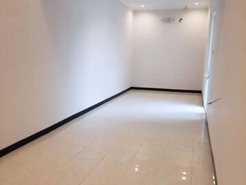 Rumah hook 2 lantai baru renovasi Pantai Mentari Carport 1 mobil umsse