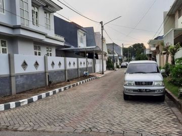 Rumah hook 2 lantai baru renovasi Pantai Mentari Carport 1 mobil umsse
