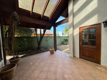Amplia casa en Av Alemania