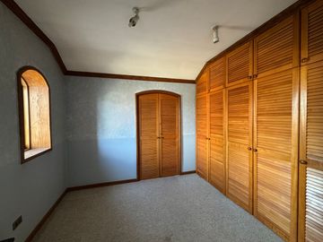Amplia casa en Av Alemania