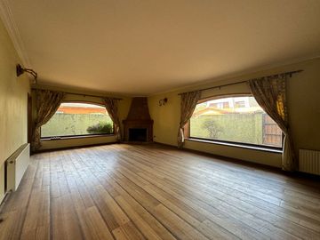 Amplia casa en Av Alemania