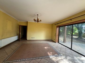 Amplia casa en Av Alemania