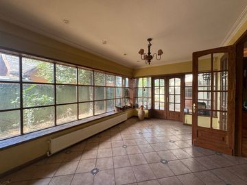 Amplia casa en Av Alemania