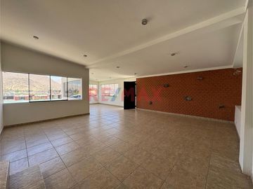 Vendo Hermosa Casa De Estilo Tradicional En La Av. Arancota - Entrada De Tiabaya