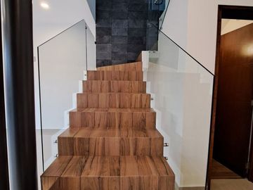 Venta de Casa con Alberca en Coto Privado al Norte de Colima