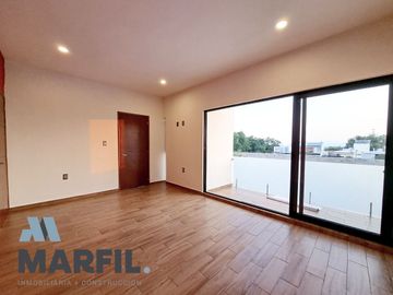 Venta de Casa con Alberca en Coto Privado al Norte de Colima