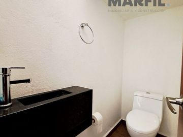 Venta de Casa con Alberca en Coto Privado al Norte de Colima