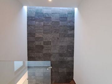 Venta de Casa con Alberca en Coto Privado al Norte de Colima