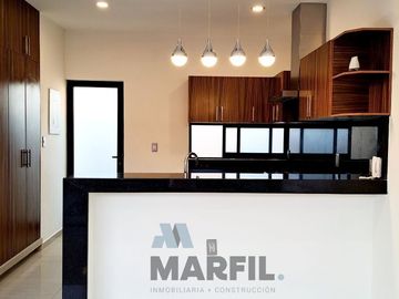 Venta de Casa con Alberca en Coto Privado al Norte de Colima