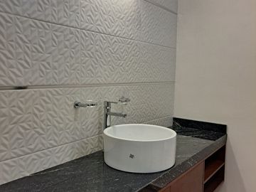 Venta de Casa con Alberca en Coto Privado al Norte de Colima