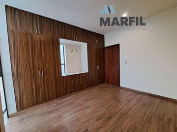 Venta de Casa con Alberca en Coto Privado al Norte de Colima