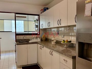 ¡OPORTUNIDAD ÚNICA EN MIRAFLORES!
Venta de Departamento en una ubicación privilegiada de Miraflores. Este encantador hogar, totalmente confortable co