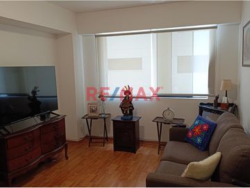 ¡OPORTUNIDAD ÚNICA EN MIRAFLORES!
Venta de Departamento en una ubicación privilegiada de Miraflores. Este encantador hogar, totalmente confortable co