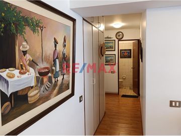¡OPORTUNIDAD ÚNICA EN MIRAFLORES!
Venta de Departamento en una ubicación privilegiada de Miraflores. Este encantador hogar, totalmente confortable co