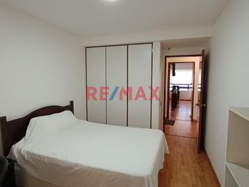 ¡OPORTUNIDAD ÚNICA EN MIRAFLORES!
Venta de Departamento en una ubicación privilegiada de Miraflores. Este encantador hogar, totalmente confortable co