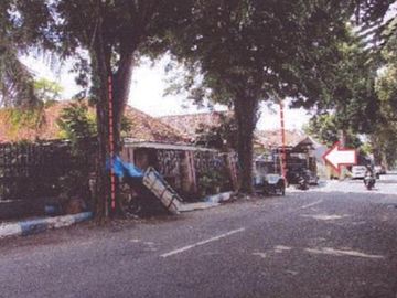 Rumah dan Tempat Usaha Strategis di Raya Bengawan Solo Lumajang