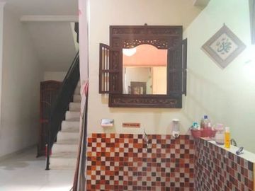 Rumah Hoek Strategis Full Furnished Bintara Jaya Bekasi Barat