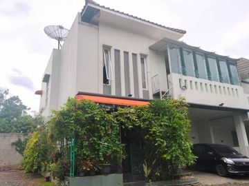Rumah Hoek Strategis Full Furnished Bintara Jaya Bekasi Barat