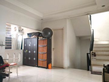 Rumah Hoek Strategis Full Furnished Bintara Jaya Bekasi Barat
