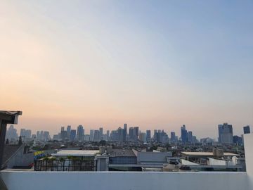 Dijual ruko atau gedung perkantoran 4 lantai Pancoran Jakarta Selatan