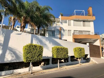 Casa en Venta, Zona Segura y Exclusiva con Magnificas Vistas a La Ciudad
