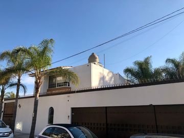 Casa en Venta, Zona Segura y Exclusiva con Magnificas Vistas a La Ciudad