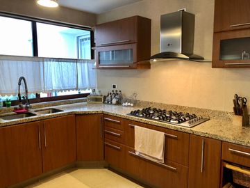 Casa en Venta, Zona Segura y Exclusiva con Magnificas Vistas a La Ciudad