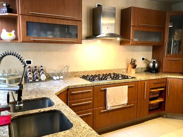 Casa en Venta, Zona Segura y Exclusiva con Magnificas Vistas a La Ciudad