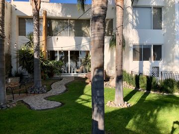 Casa en Venta, Zona Segura y Exclusiva con Magnificas Vistas a La Ciudad