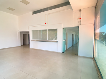 local en arriendo en urbanizacion castillete. Cod A94823