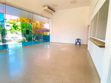 local en arriendo en urbanizacion castillete. Cod A94823