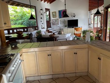 Casa en Fraccionamiento en Club de Golf Hacienda San Gaspar Jiutepec - TBR-937-Fr