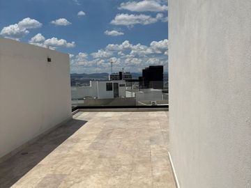 CASA EN VENTA EN LOMAS DE CHAPULTEPEC SLP.