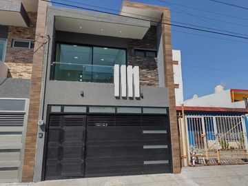 CASA EN VENTA COL. MANUEL NIETO CERCA DE LA UVM BOCA DEL RÍO,VERACRUZ