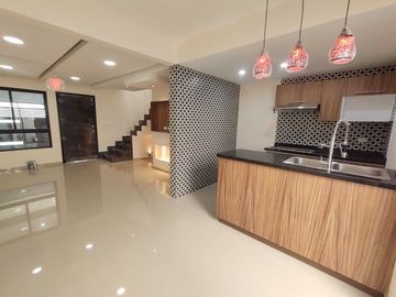 CASA EN VENTA COL. MANUEL NIETO CERCA DE LA UVM BOCA DEL RÍO,VERACRUZ